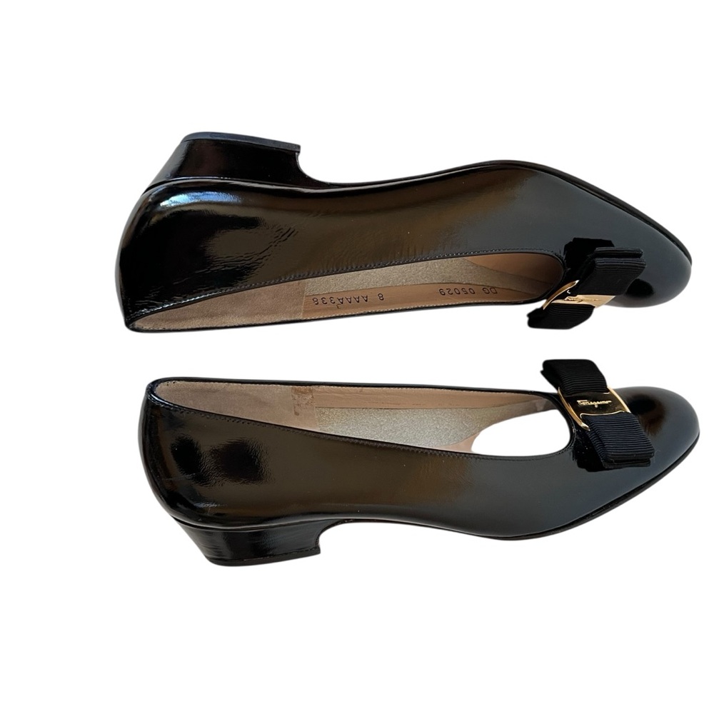 Sold! Salvatore Ferragamo Black  with Bow Detail size 8 AAAA new - Picture 3 of 16
